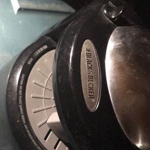 Black and Decker lids off automatic can opener